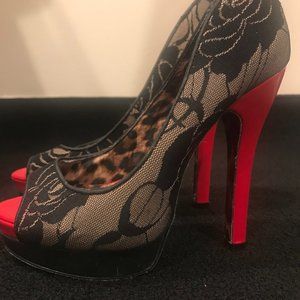 Betsey Johnson peep toe pumps "Samanthaa"
